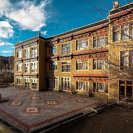 Hotel Alpine Ladakh Лех Екстериор снимка