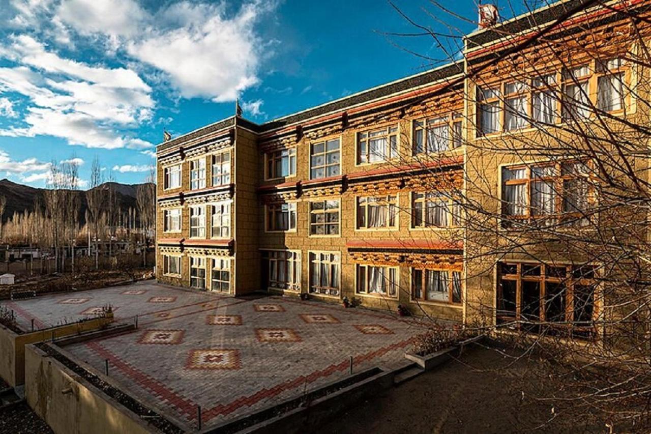 Hotel Alpine Ladakh Лех Екстериор снимка