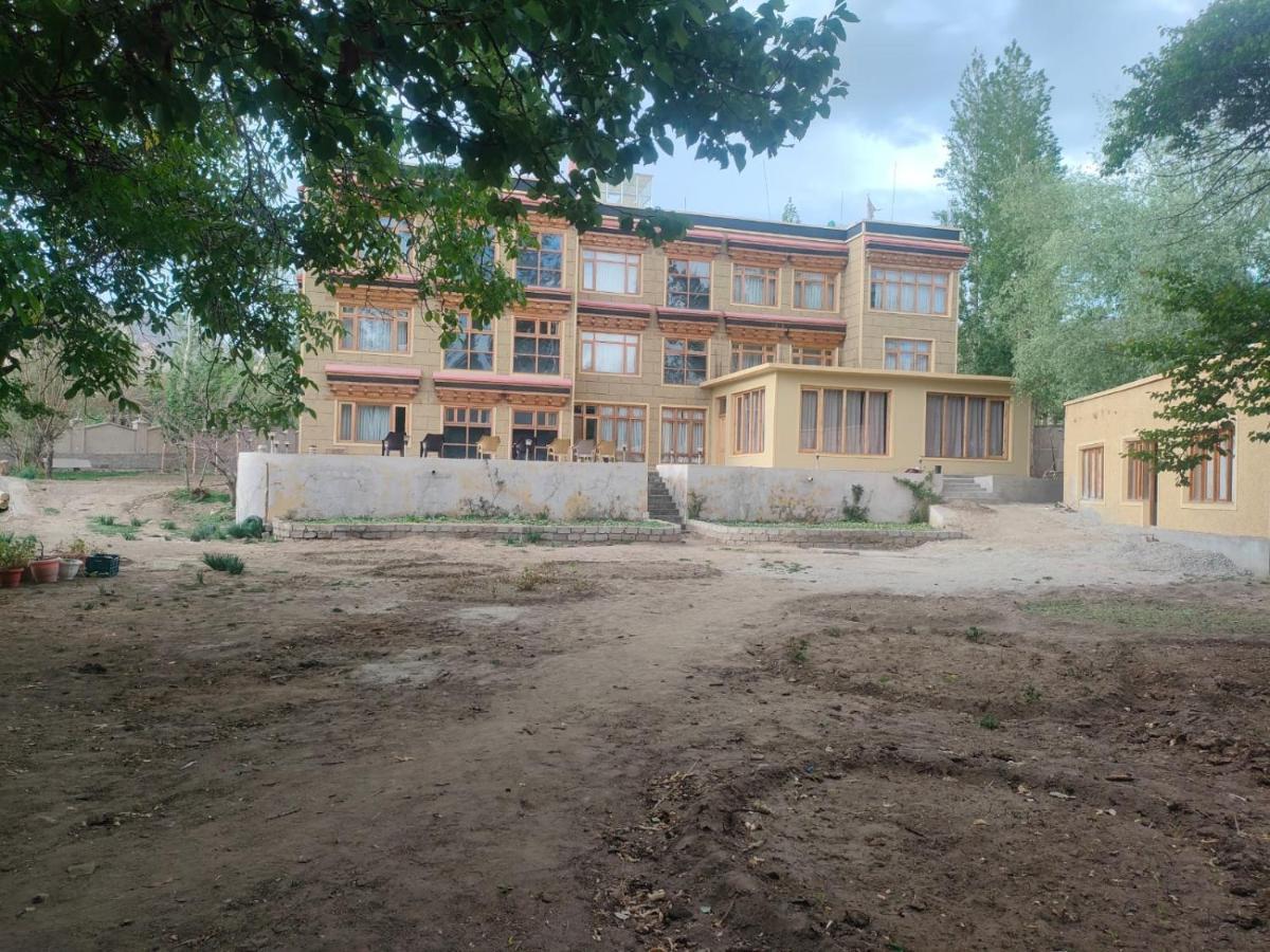 Hotel Alpine Ladakh Лех Екстериор снимка