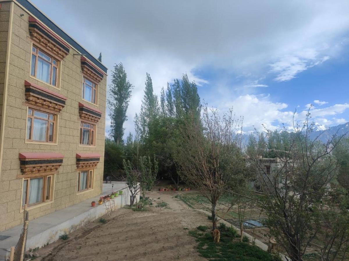 Hotel Alpine Ladakh Лех Екстериор снимка