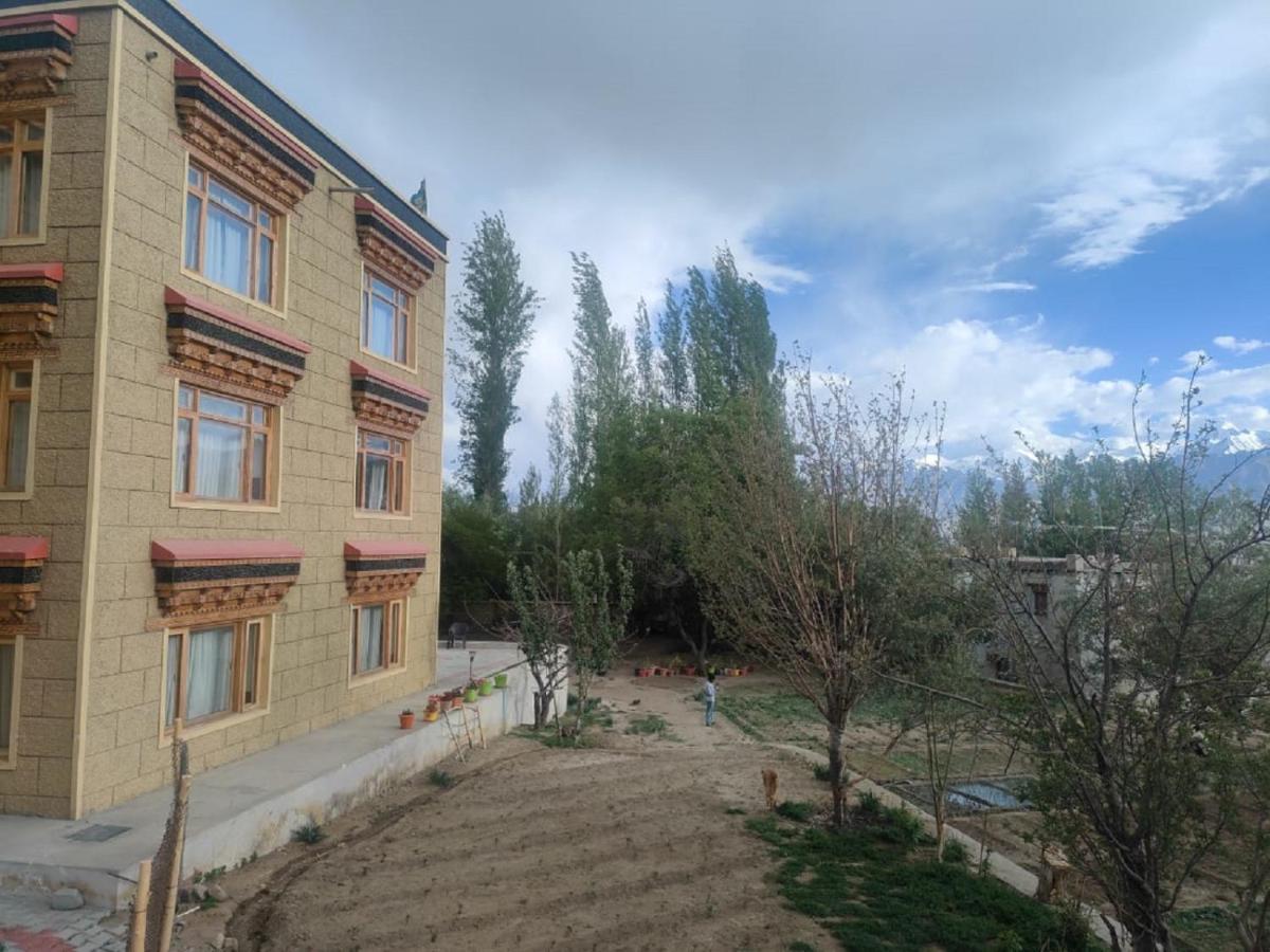 Hotel Alpine Ladakh Лех Екстериор снимка