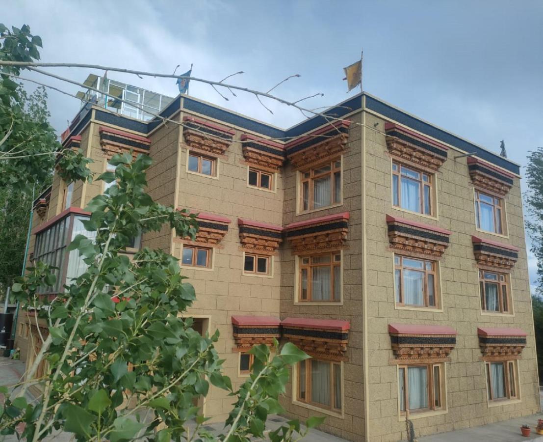 Hotel Alpine Ladakh Лех Екстериор снимка