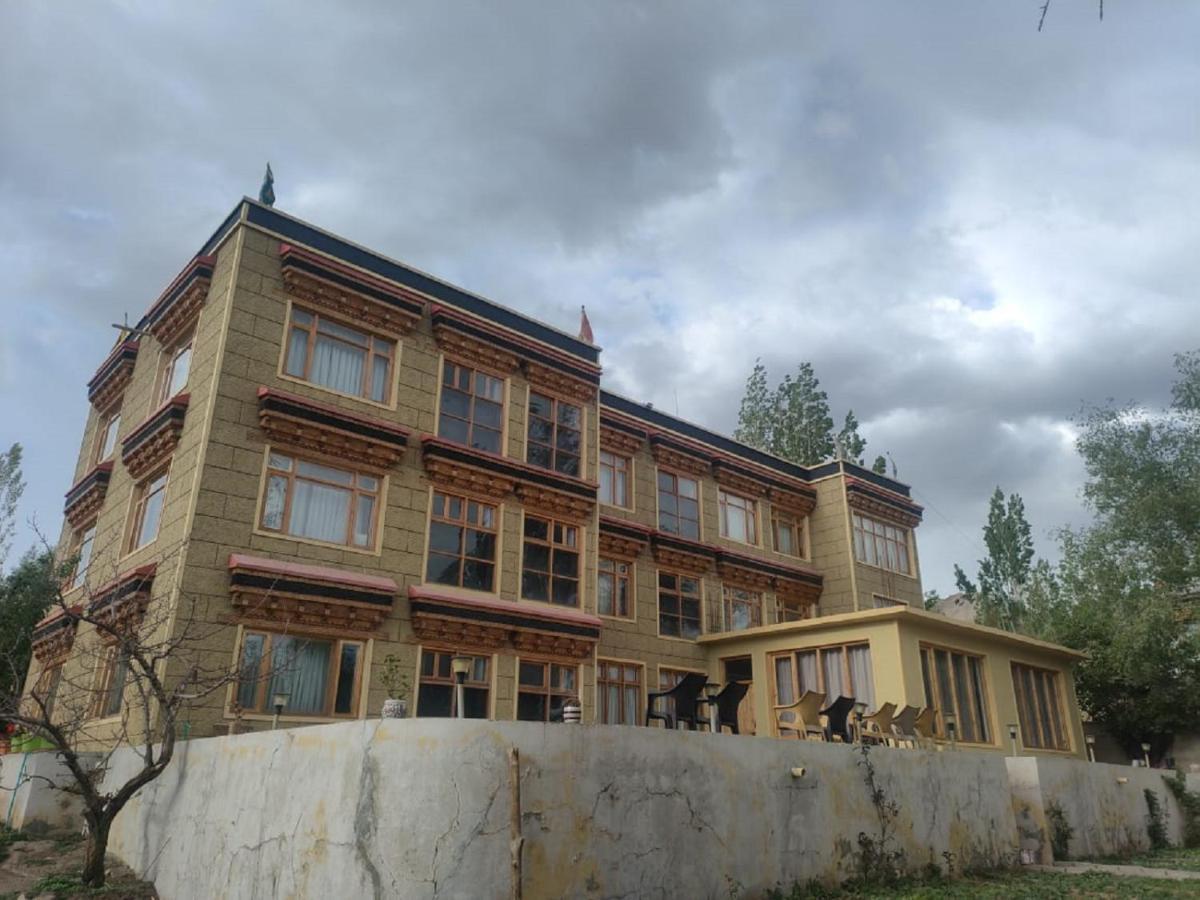 Hotel Alpine Ladakh Лех Екстериор снимка