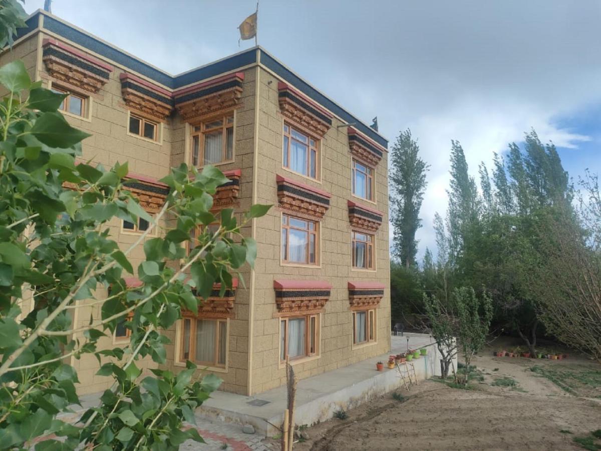 Hotel Alpine Ladakh Лех Екстериор снимка